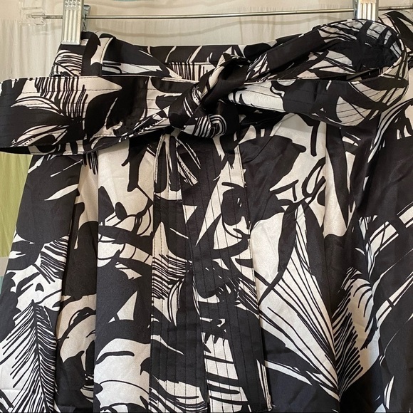 TOV Los Angeles Floral B&W Skirt Tie Waist Sz 38 - Picture 4 of 10